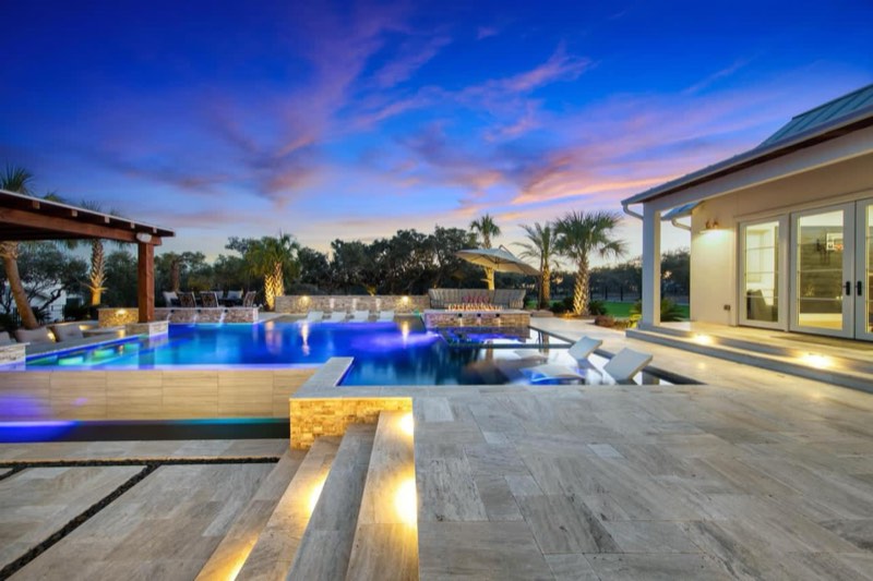 Custom pool built by Hoss Custom Pools - Irving Texas
